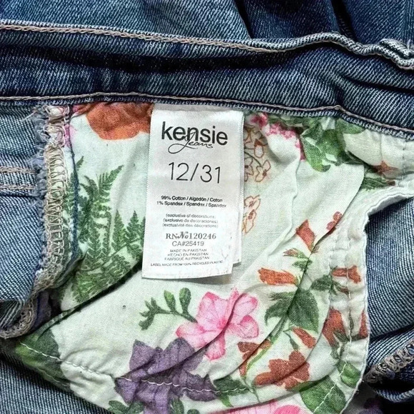 {Kensie} "The High Rise Short" Distressed Ripped Cutoff Stretch Denim Shorts - Picture 4 of 5